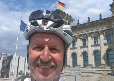 Der Abschluss einer Radreise durch den Sommer in Dänemark und Mecklenburg: ein Selfie vor dem Reichstag.